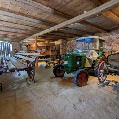 Viel Platz zum Wirtschaften – Stadel und Maschinenhalle am Lehnerhof