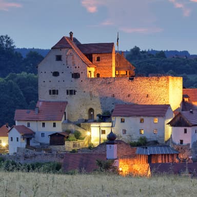 Bild von Burg Wolfsegg - Ritterburg und Geisterschloss - leichte Sprache